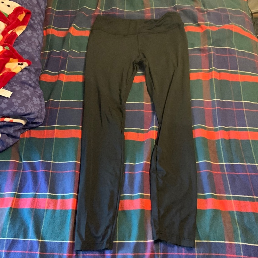 a light pair of leggings